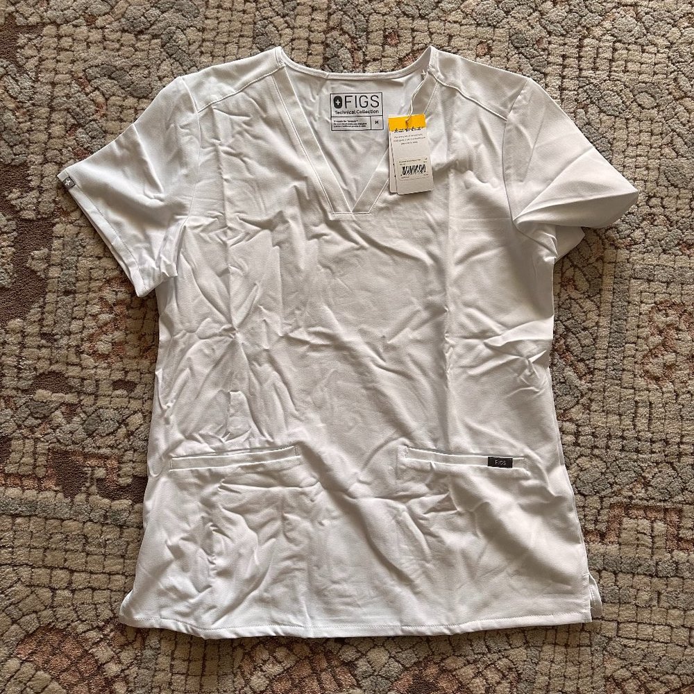 NWT FIGS Women's Casma Scrub Top in White Size M